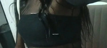 Foto profissional de India Morenna dot