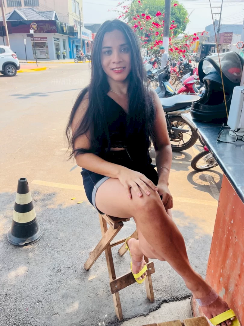 Ágatha trans - foto no feed de Curitiba