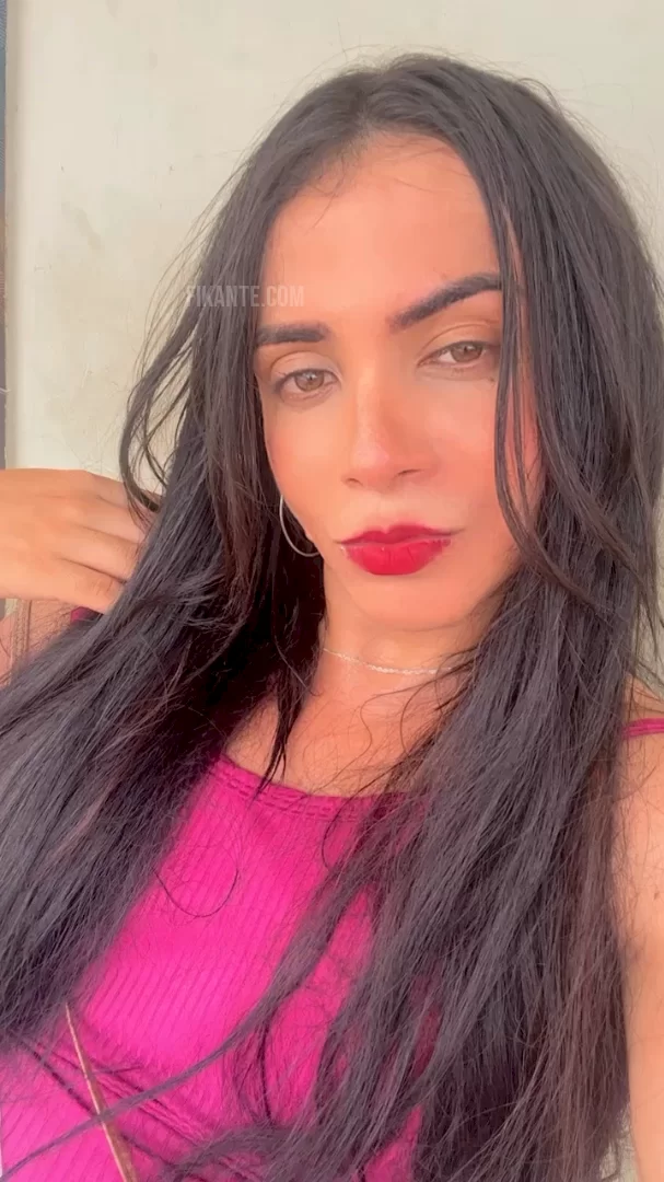 Ágatha trans - foto no feed de Curitiba