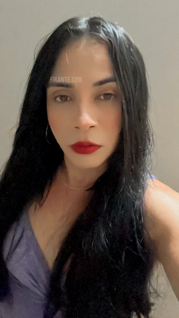 Ágatha trans - foto no feed de Curitiba