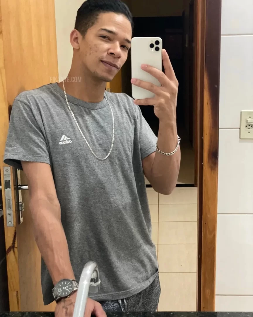 Novinho dot, garoto de programa virtual
