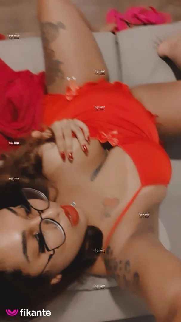 Fernanda Tavares - foto no feed de sexo virtual