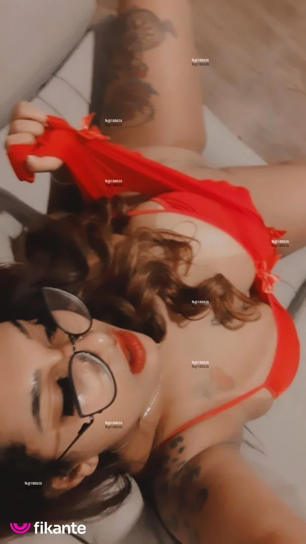 Fernanda Tavares - foto no feed de sexo virtual