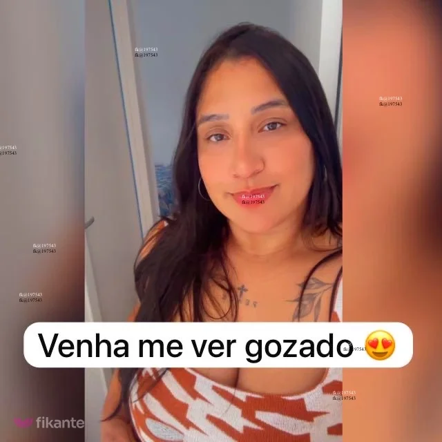 Chamada ao vivo - foto no feed de sexo virtual