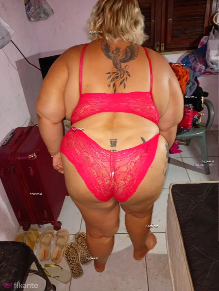 Foto de Rainha do oral e vaginal Jane Silva: Cuida vem rasgar minha langeirie de renda vermelha cheia de amor pra te dar baby sua loirona turbinada