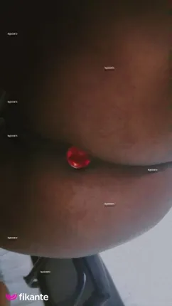 Sexologa bruna - foto no feed de Artur Nogueira