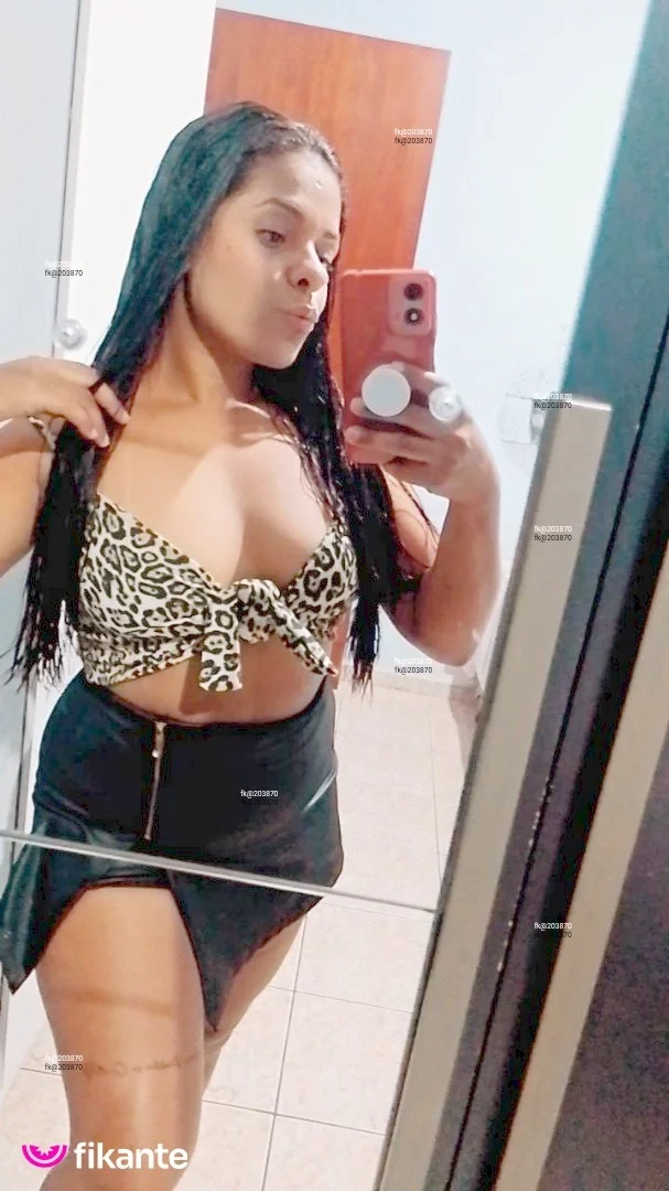 Sexologa bruna - foto no feed de Artur Nogueira