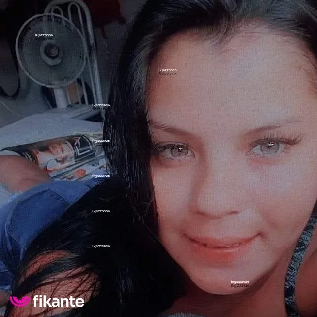 Foto profissional de Morena tatuada