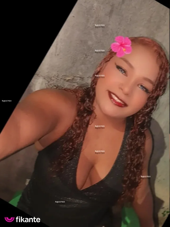 Cacheada morena - foto no feed de sexo virtual