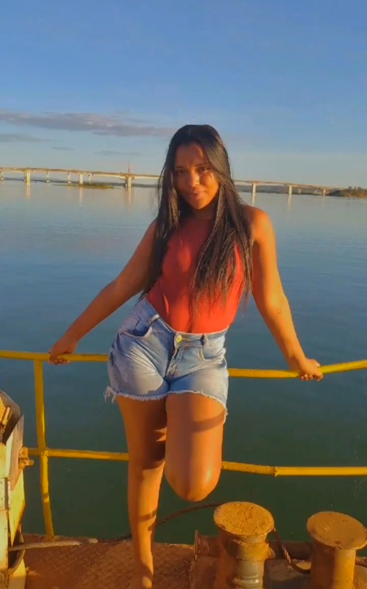 Maya — garota de programa em Nova Crixás