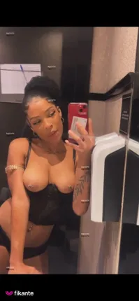 Esther - foto no feed de São Paulo