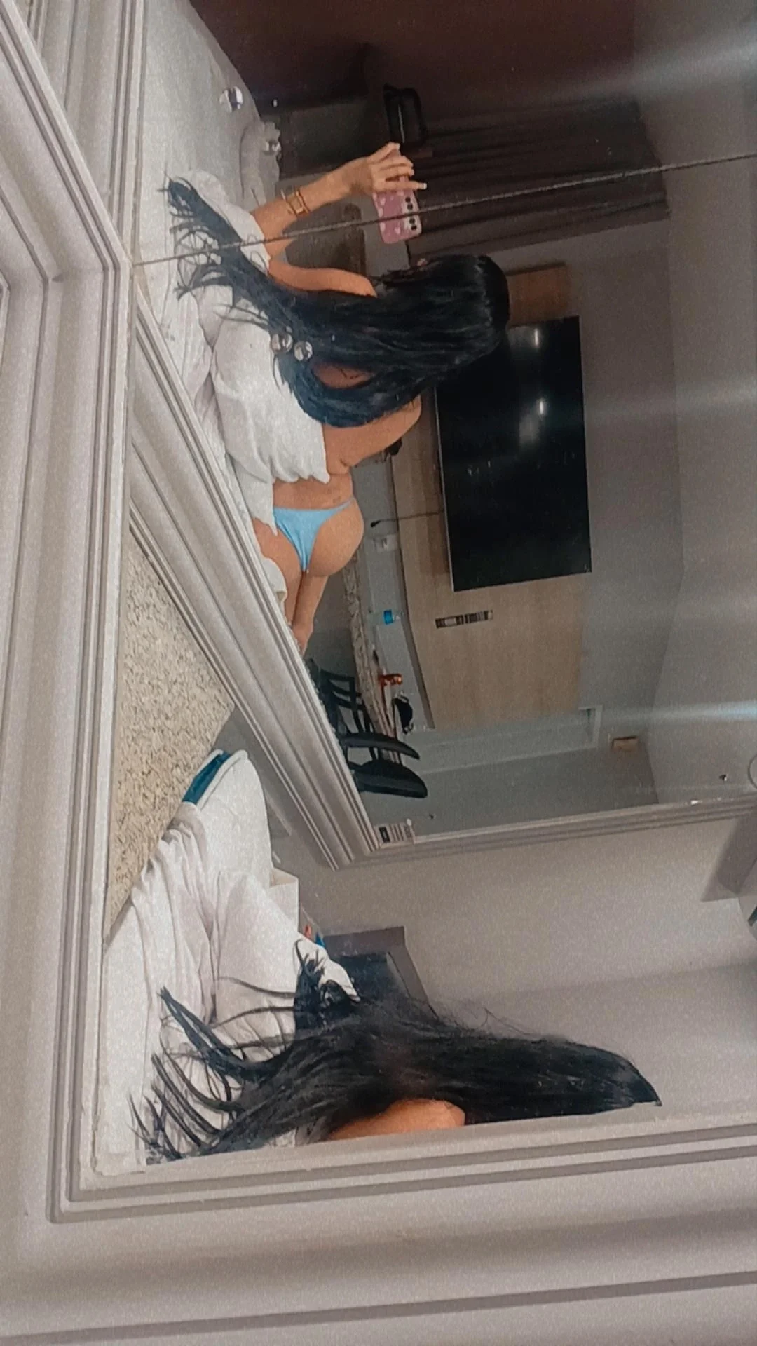 Nifet, acompanhante travesti virtual