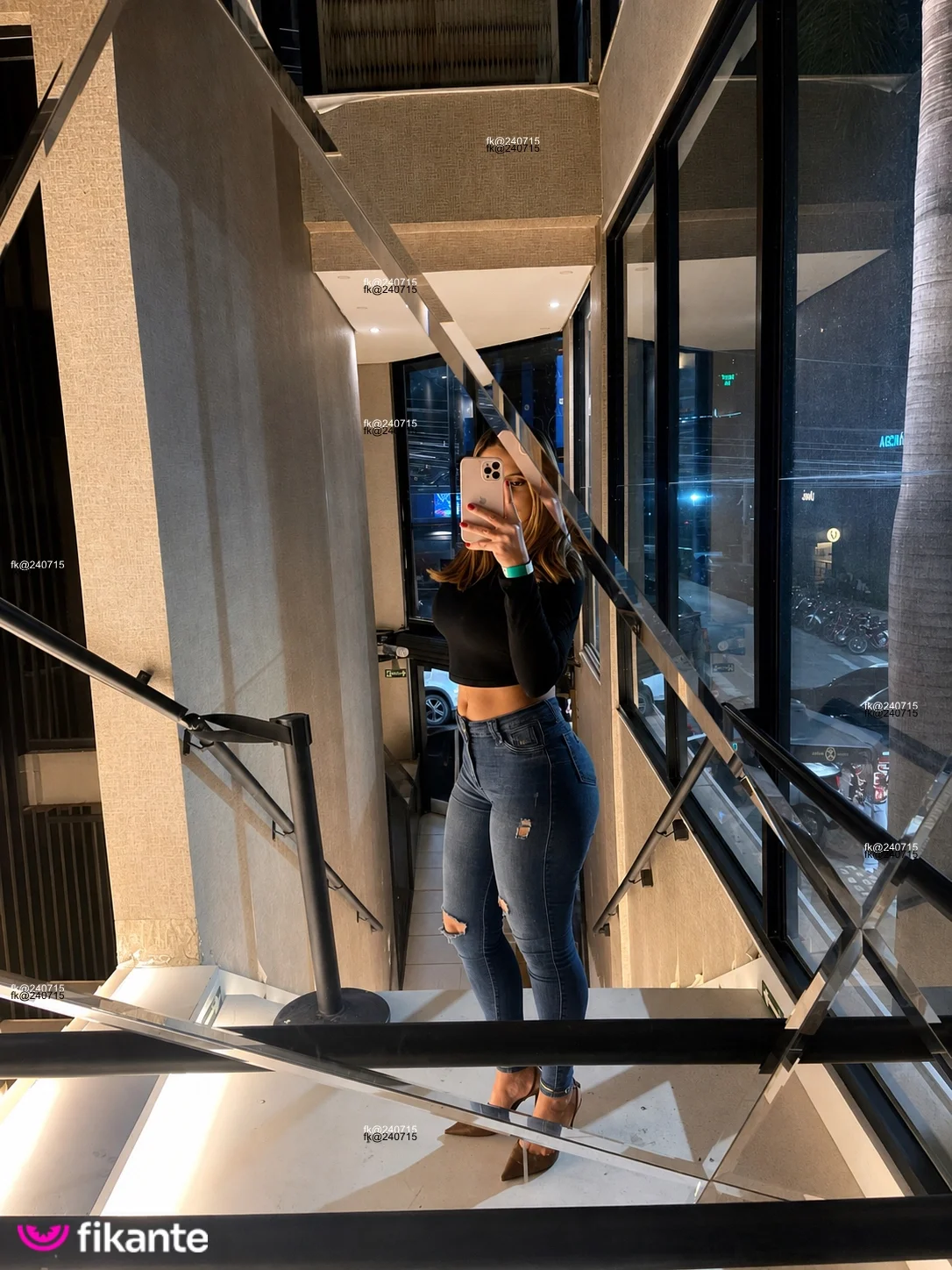 Rebeca lins - foto no feed de Brasília