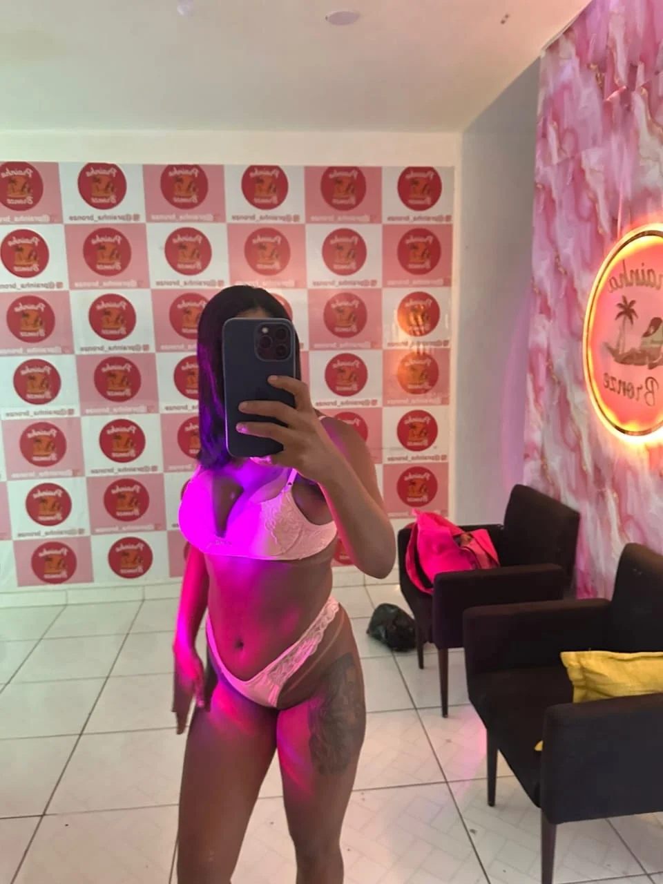 Kellynha — garota de programa em Salvador