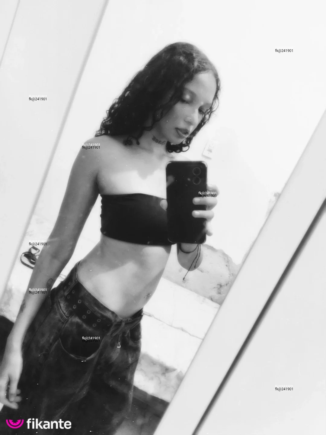 BRANQUINHA SAFADA - foto no feed de sexo virtual