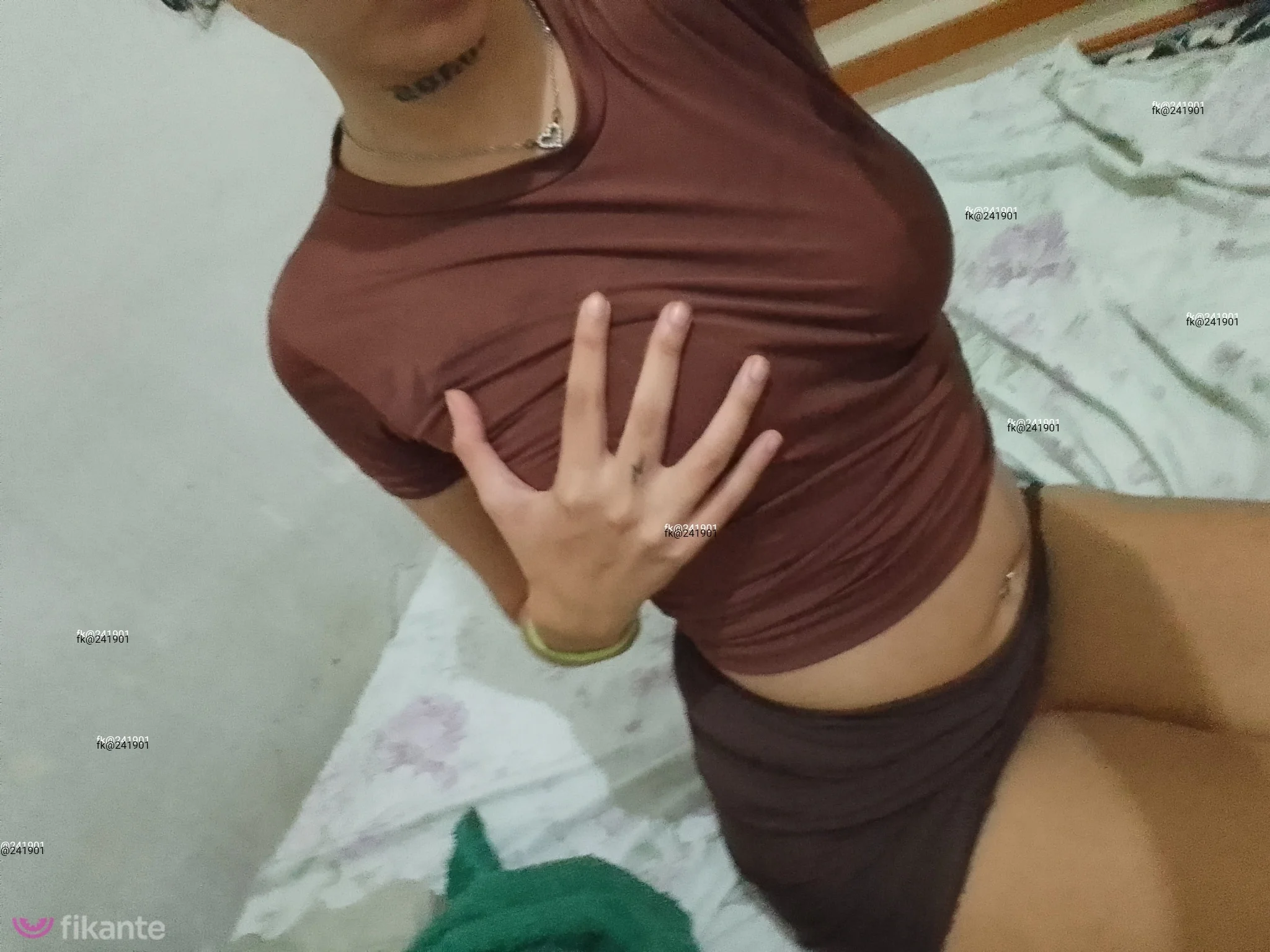 BRANQUINHA SAFADA - foto no feed de sexo virtual