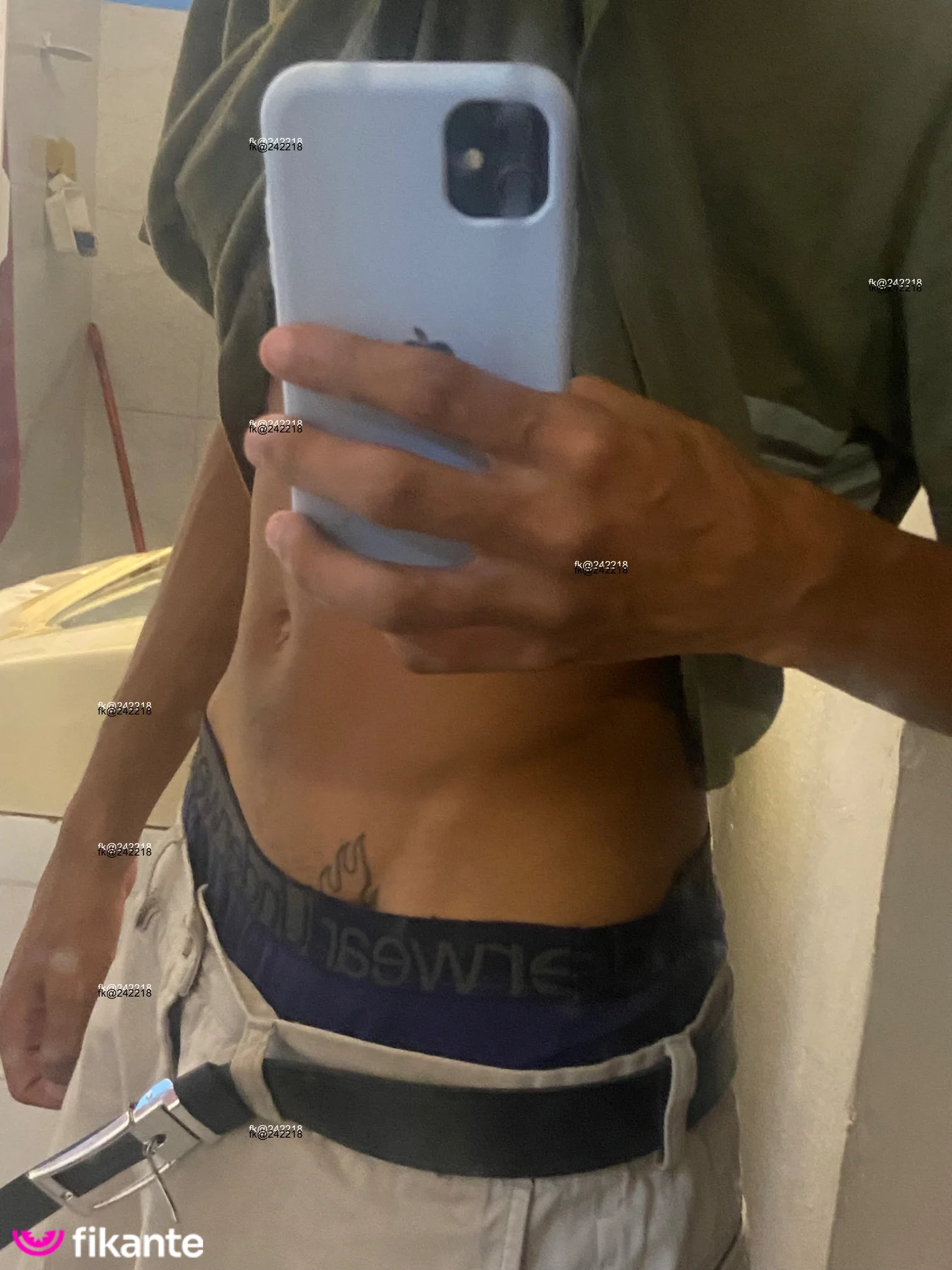 Fabrício - foto no feed de sexo virtual