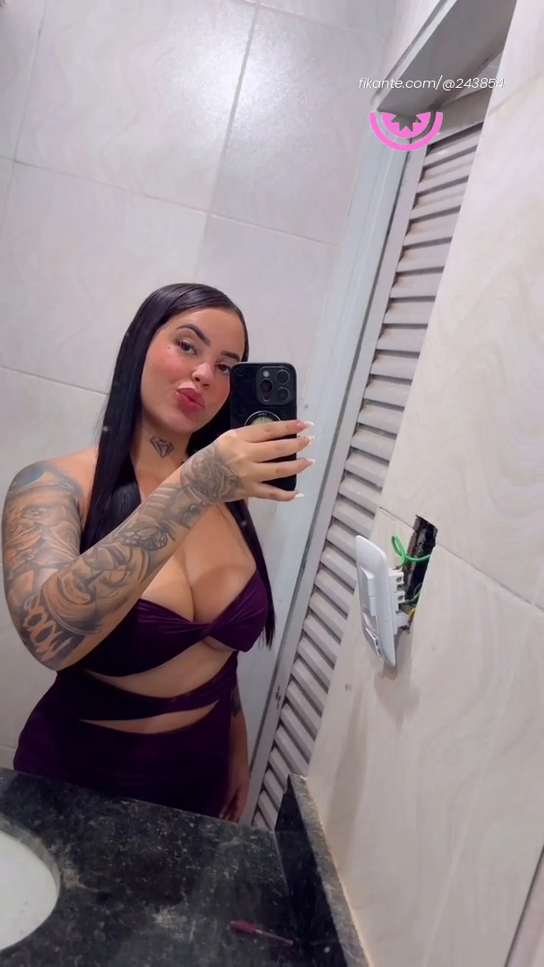 Prévia do vídeo de Júlia