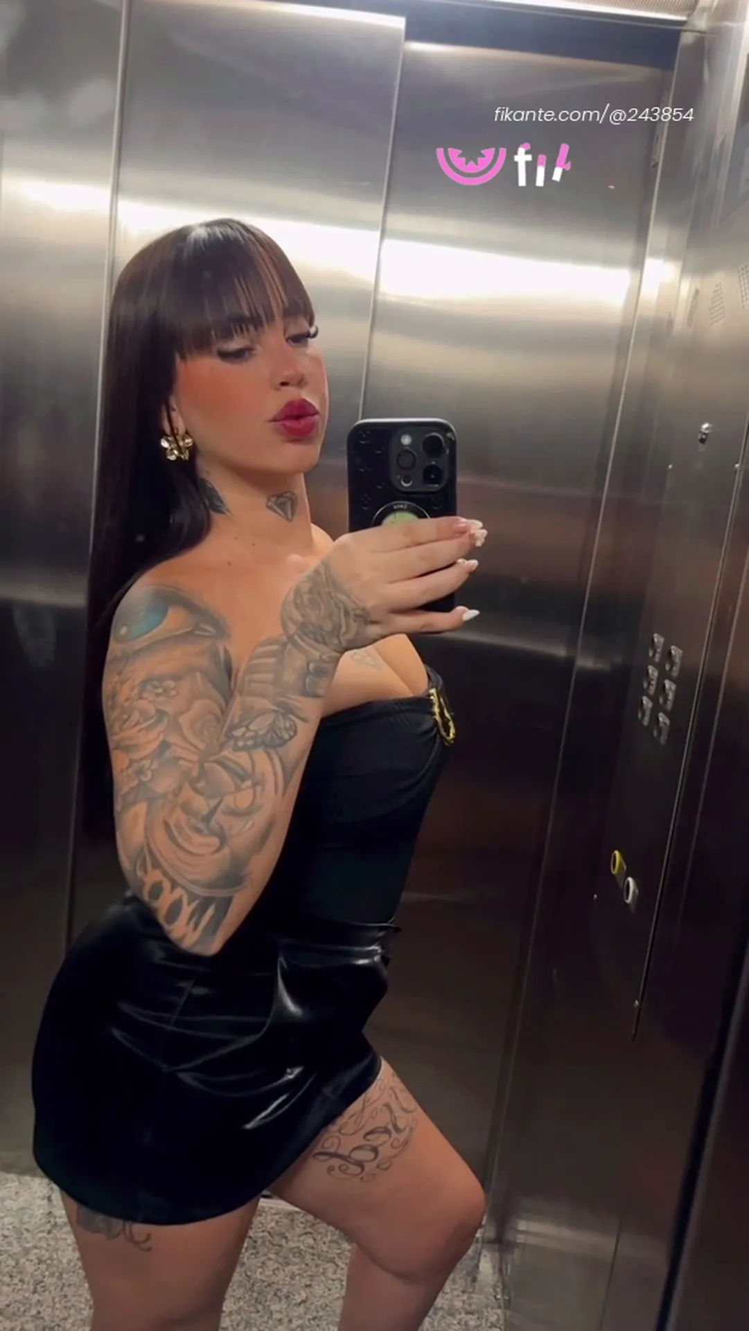 Prévia do vídeo de Júlia