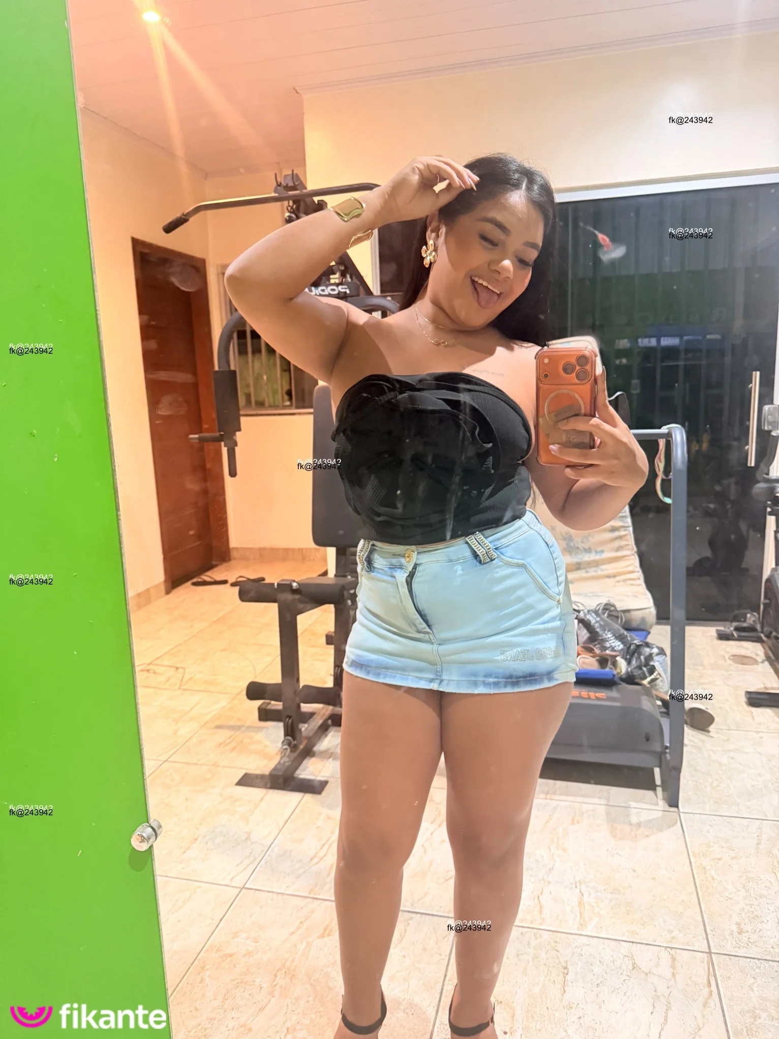 Bonequinha de luxo - foto no feed de Novo Progresso