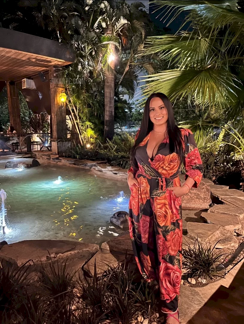 Rebeca novak - foto no feed de Sapezal