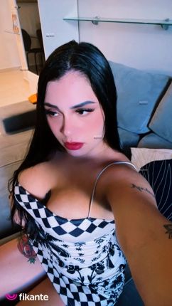 ATRIZ NINFETA BASILEIRINHA - foto no feed de sexo virtual