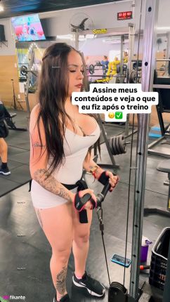 ATRIZ NINFETA BASILEIRINHA - foto no feed de sexo virtual