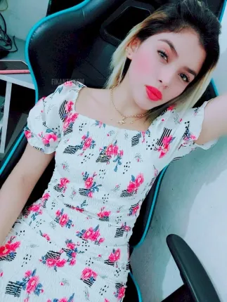 Sofia ninfetinha - foto no feed de Manaus