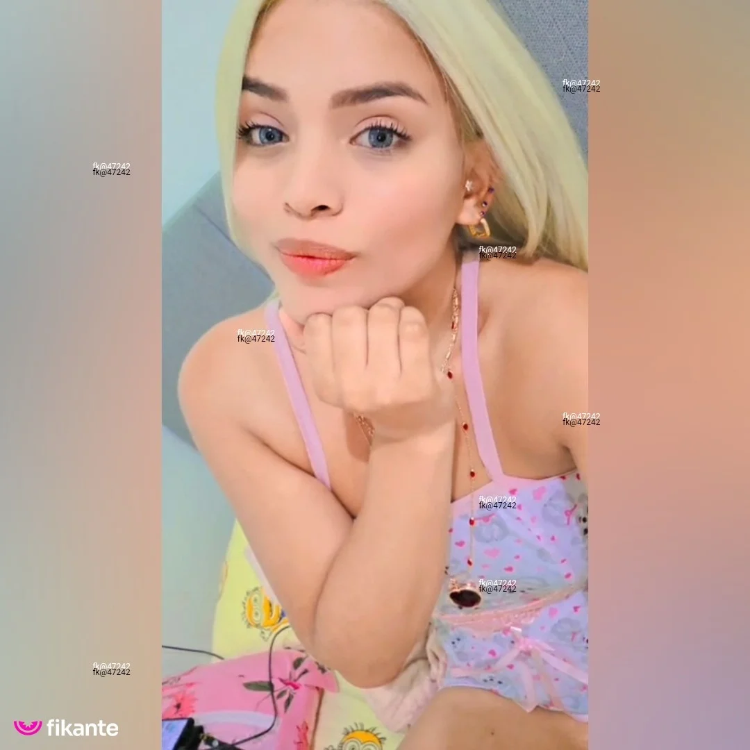 Sofia ninfetinha - foto no feed de Manaus