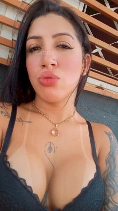 Morena tatuada - foto no feed de Ouro Preto do Oeste
