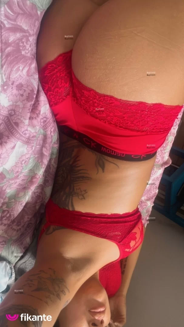 Morena tatuada - foto no feed de Ouro Preto do Oeste