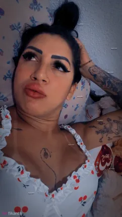 Morena tatuada - foto no feed de Porto Velho