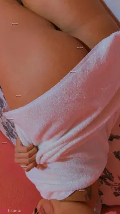 Morena tatuada - foto no feed de Porto Velho