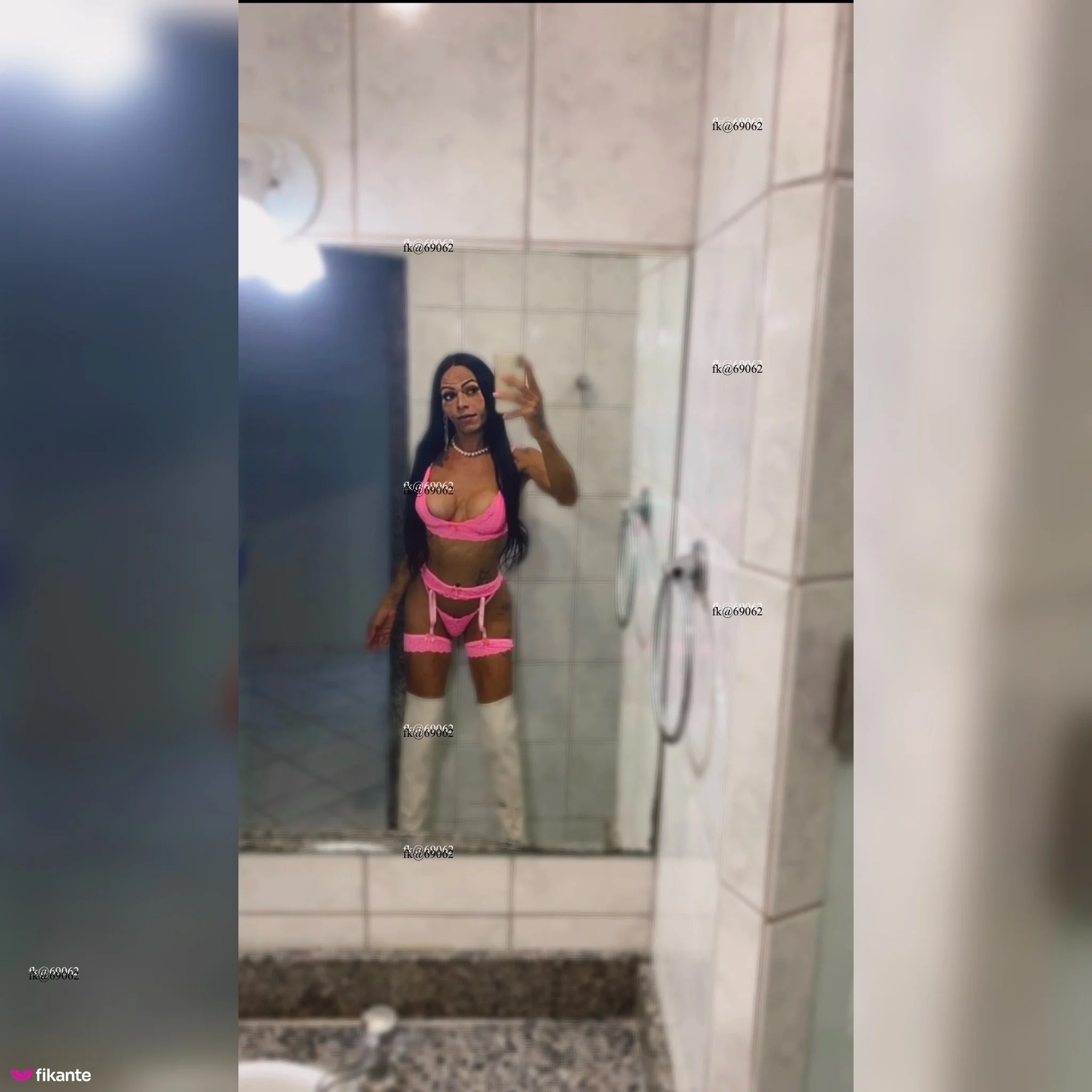 Foto profissional de Tatuada com Local