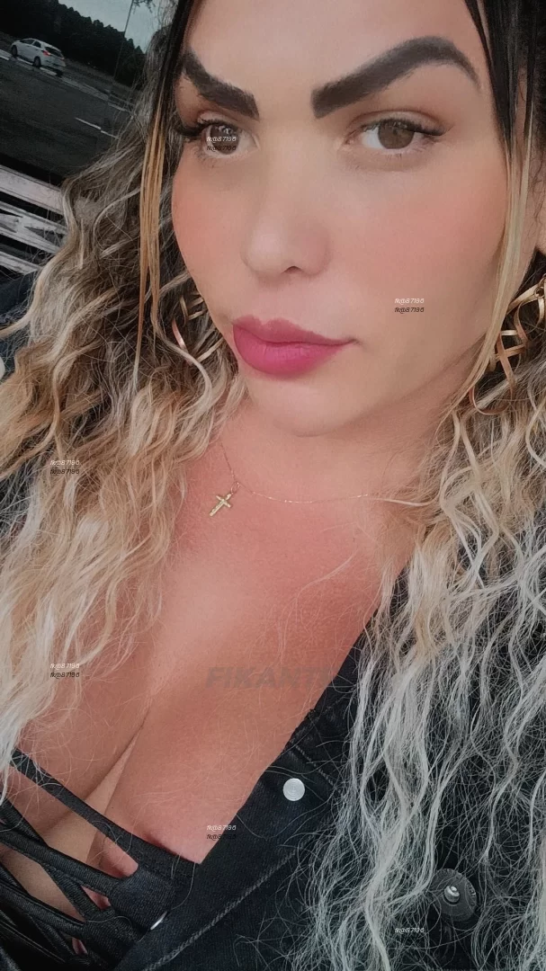 CRYS COMPLETINHA - foto no feed de Lajeado