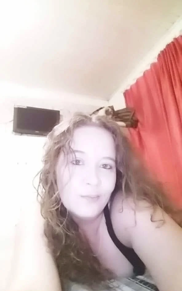 foto de capa de Michelly loira sem wattzap