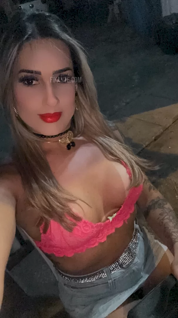 Thaylla eloiza - foto no feed de Britânia