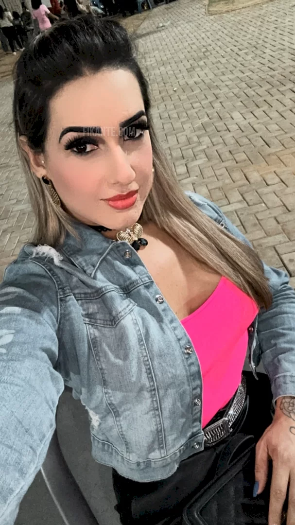 Thaylla eloiza - foto no feed de Britânia