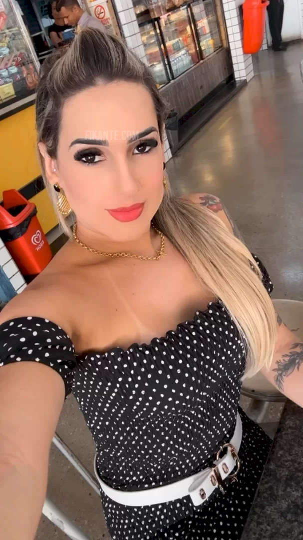 Thaylla eloiza - foto no feed de Britânia