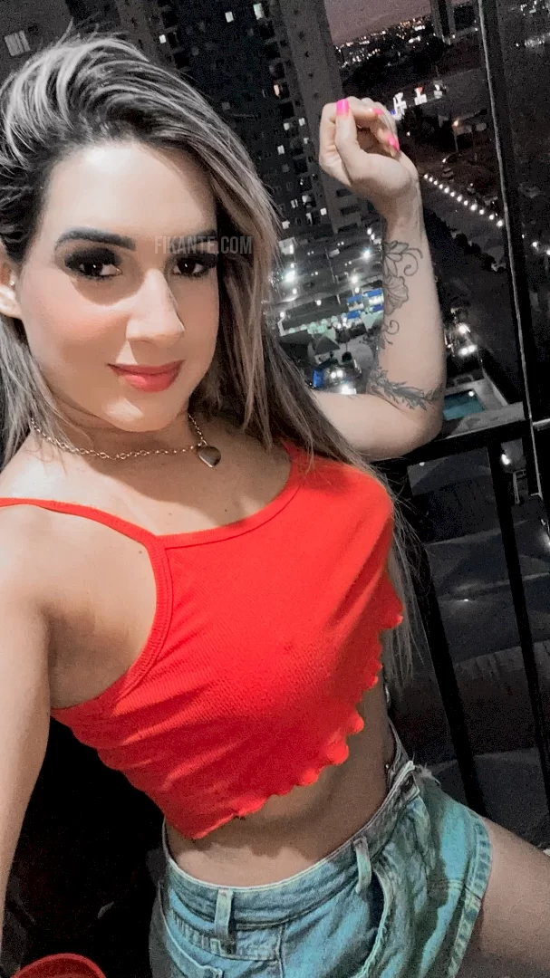 Thaylla eloiza - foto no feed de Britânia